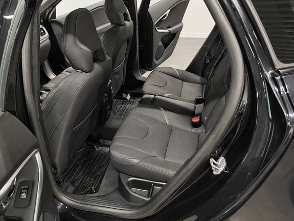 Volvo V40 Cross Country 9 of 12