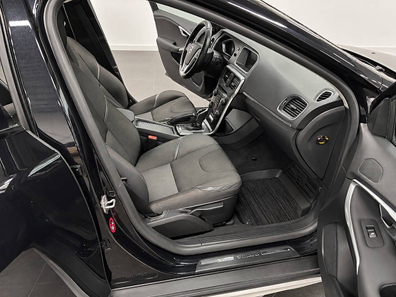 Volvo V40 Cross Country 8 of 12
