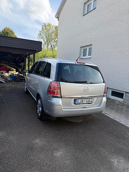 Opel Zafira 4 of 5