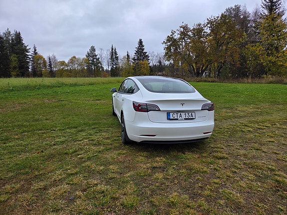 Tesla Model 3 4 of 4