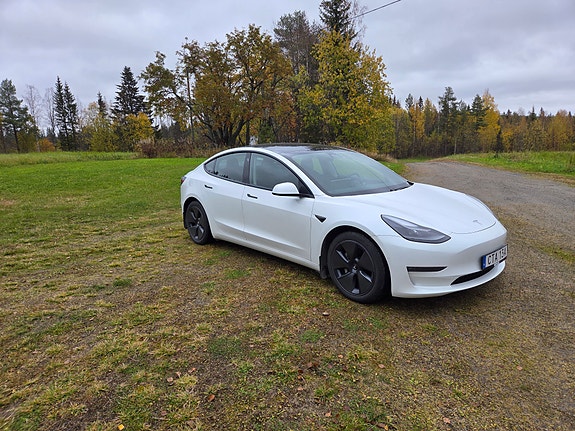 Tesla Model 3 3 of 4