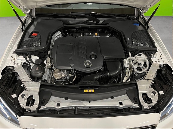 Mercedes-Benz E200 11 of 16