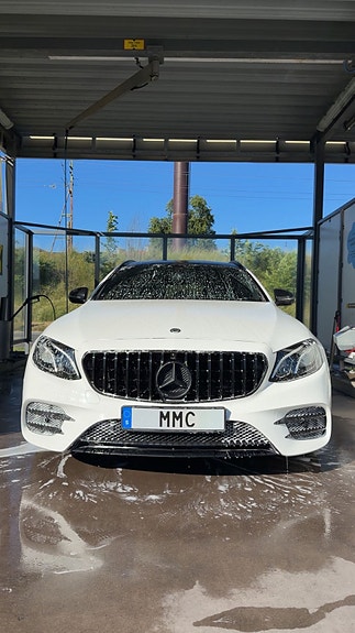 Mercedes-Benz E200 2 of 16