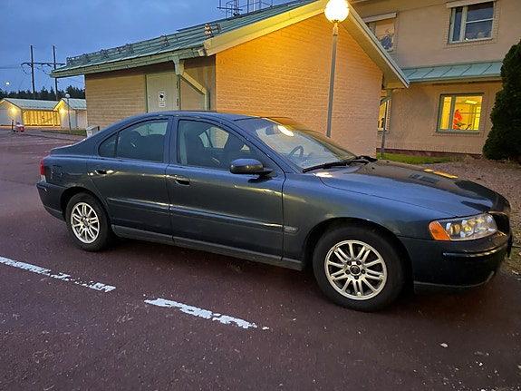 Volvo S60 2 of 3