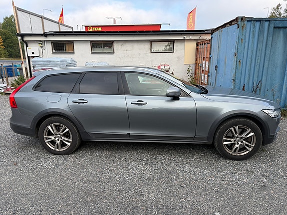 Volvo V90 Cross Country 4 of 11