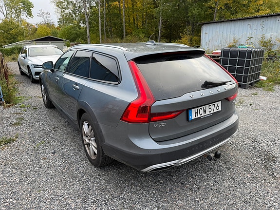 Volvo V90 Cross Country 8 of 11
