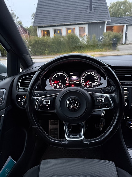 Volkswagen Golf VII 14 of 14
