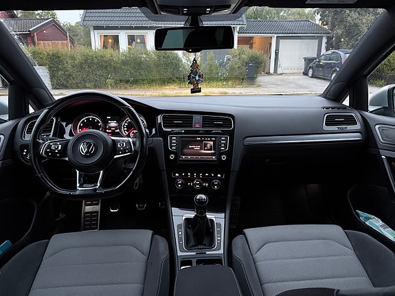 Volkswagen Golf VII 13 of 14