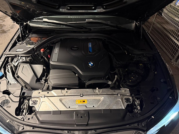 BMW 330e 8 of 9