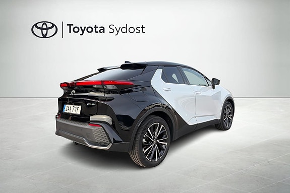 Toyota C-HR 3 of 21