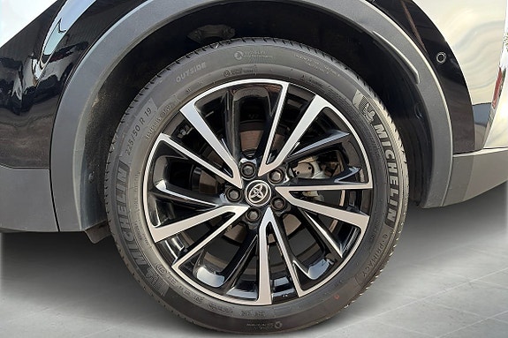 Toyota C-HR 16 of 21