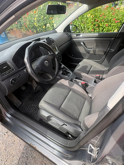 Volkswagen Golf V 5 of 7