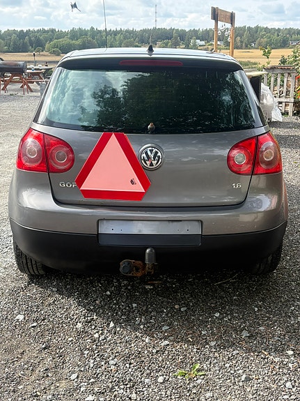 Volkswagen Golf V 3 of 7