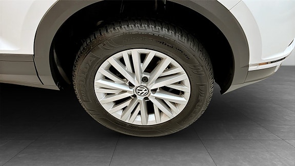 Volkswagen T-Roc 6 of 12