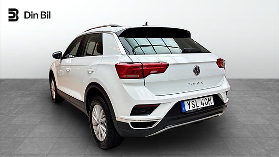 Volkswagen T-Roc 3 of 12