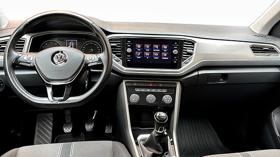 Volkswagen T-Roc 10 of 12