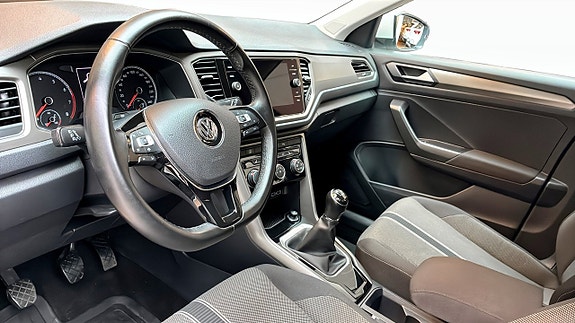 Volkswagen T-Roc 7 of 12