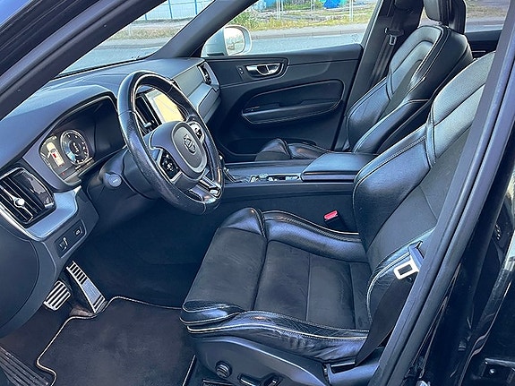 Volvo XC60 10 of 23