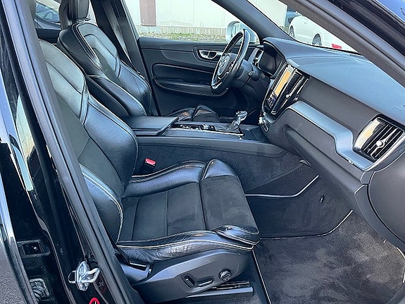 Volvo XC60 9 of 23