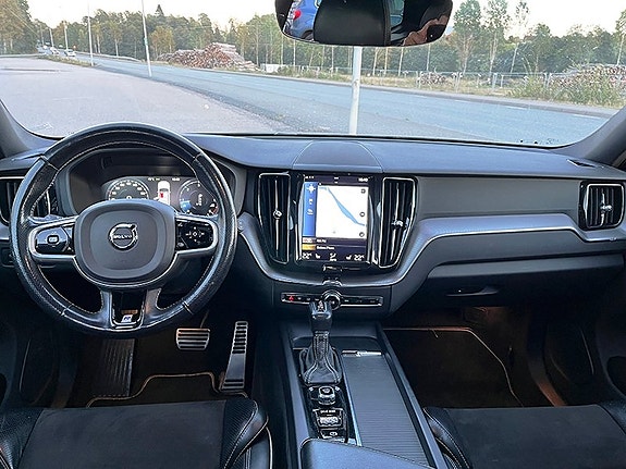 Volvo XC60 12 of 23