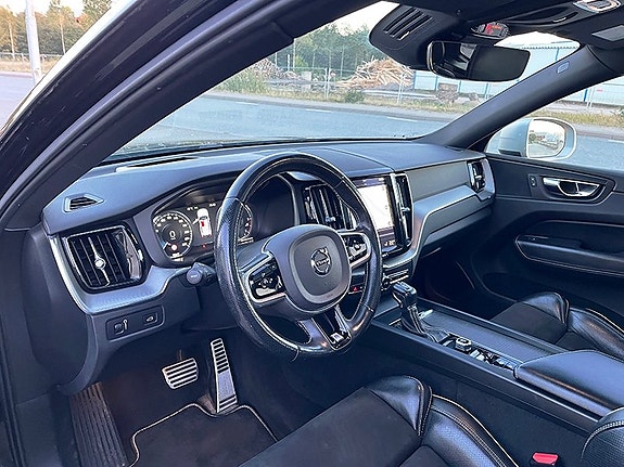 Volvo XC60 11 of 23