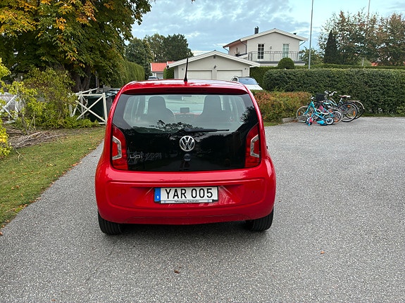 Volkswagen UP! 4 of 6