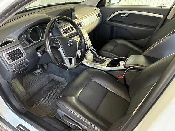 Volvo V70 3 of 6