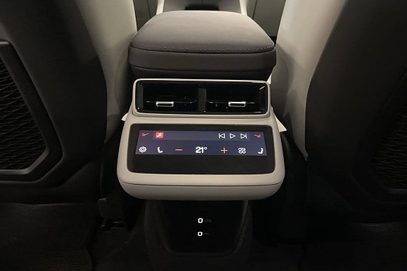 Polestar 4 8 of 12