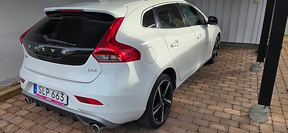 Volvo V40 2 of 6