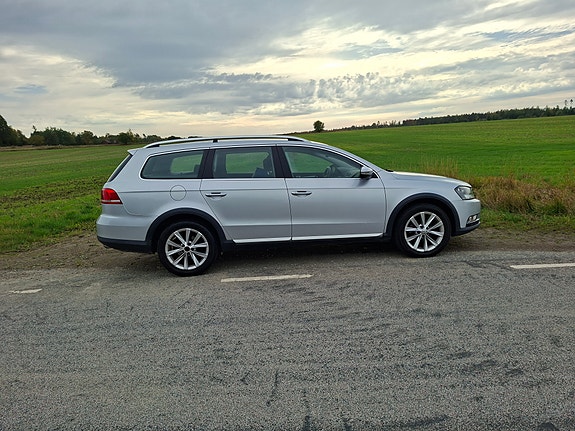 Volkswagen Passat Alltrack 5 of 8