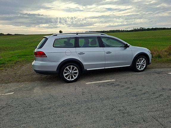 Volkswagen Passat Alltrack 3 of 8