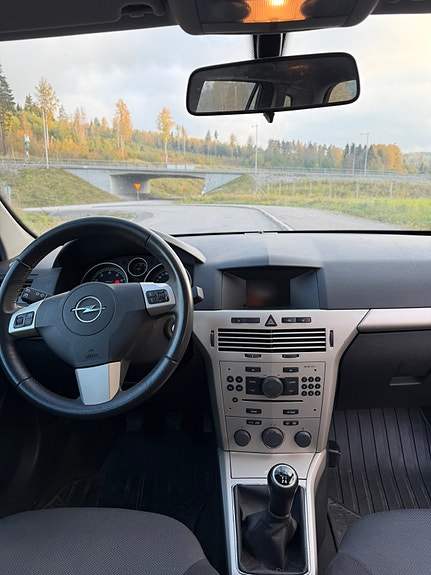 Opel Astra 2 of 8