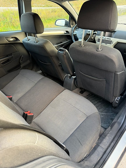 Opel Astra 4 of 8