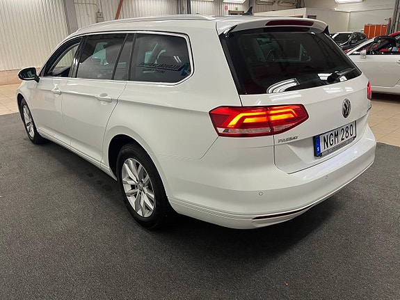 Volkswagen Passat 3 of 8