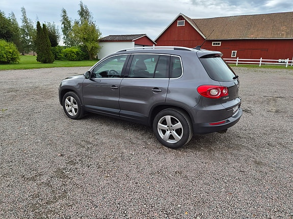 Volkswagen Tiguan 3 of 12