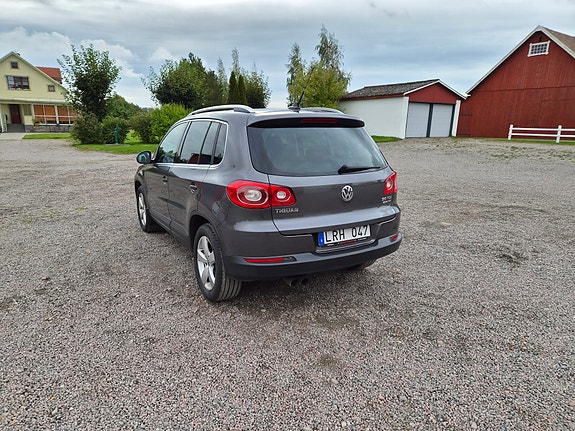 Volkswagen Tiguan 4 of 12
