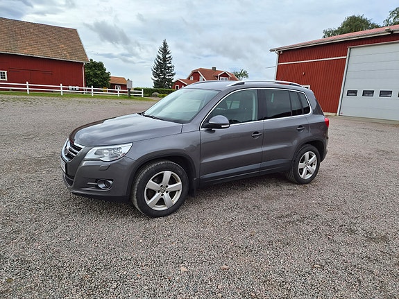 Volkswagen Tiguan 2 of 12