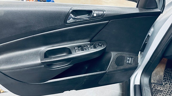 Volkswagen Passat 12 of 22