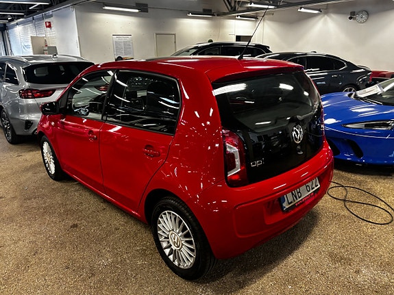 Volkswagen UP! 3 of 6