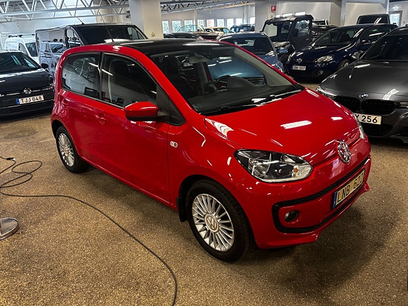 Volkswagen UP! 2 of 6