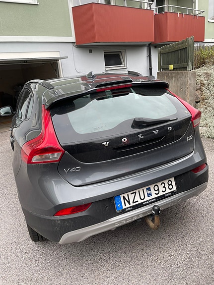 Volvo V40 Cross Country 3 of 6