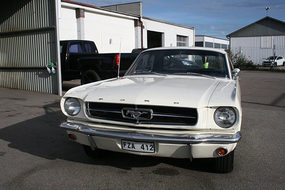 Ford Mustang 9 of 18