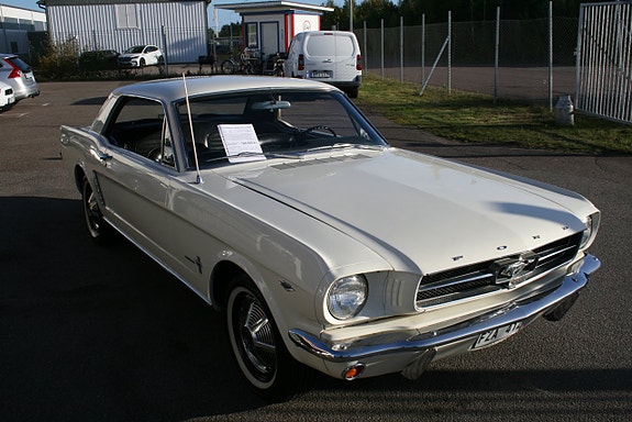 Ford Mustang 3 of 25