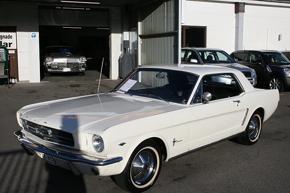 Ford Mustang 9 of 25