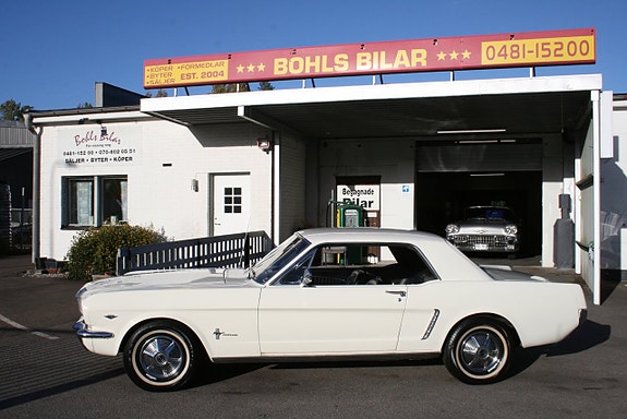 Ford Mustang 8 of 25