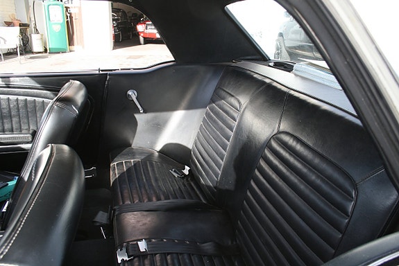 Ford Mustang 12 of 18