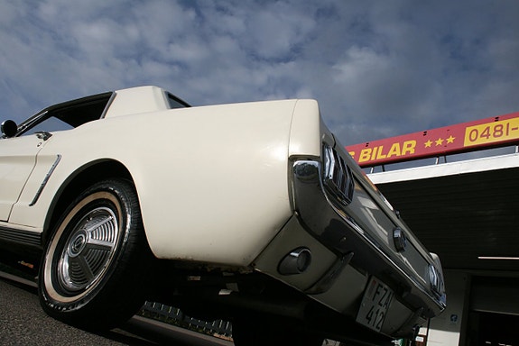 Ford Mustang 7 of 18