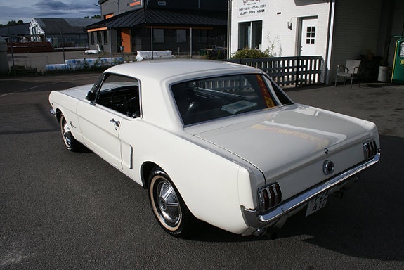 Ford Mustang 5 of 18