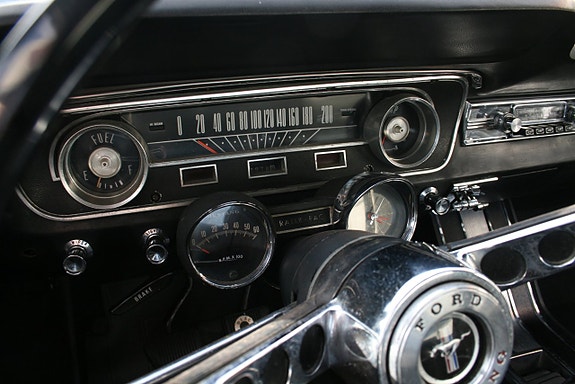 Ford Mustang 14 of 18