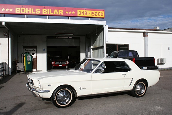 Ford Mustang 11 of 25
